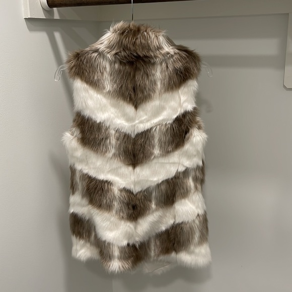 Chevron Faux Fur Vest | White House Black Market | NWT - Picture 3 of 10